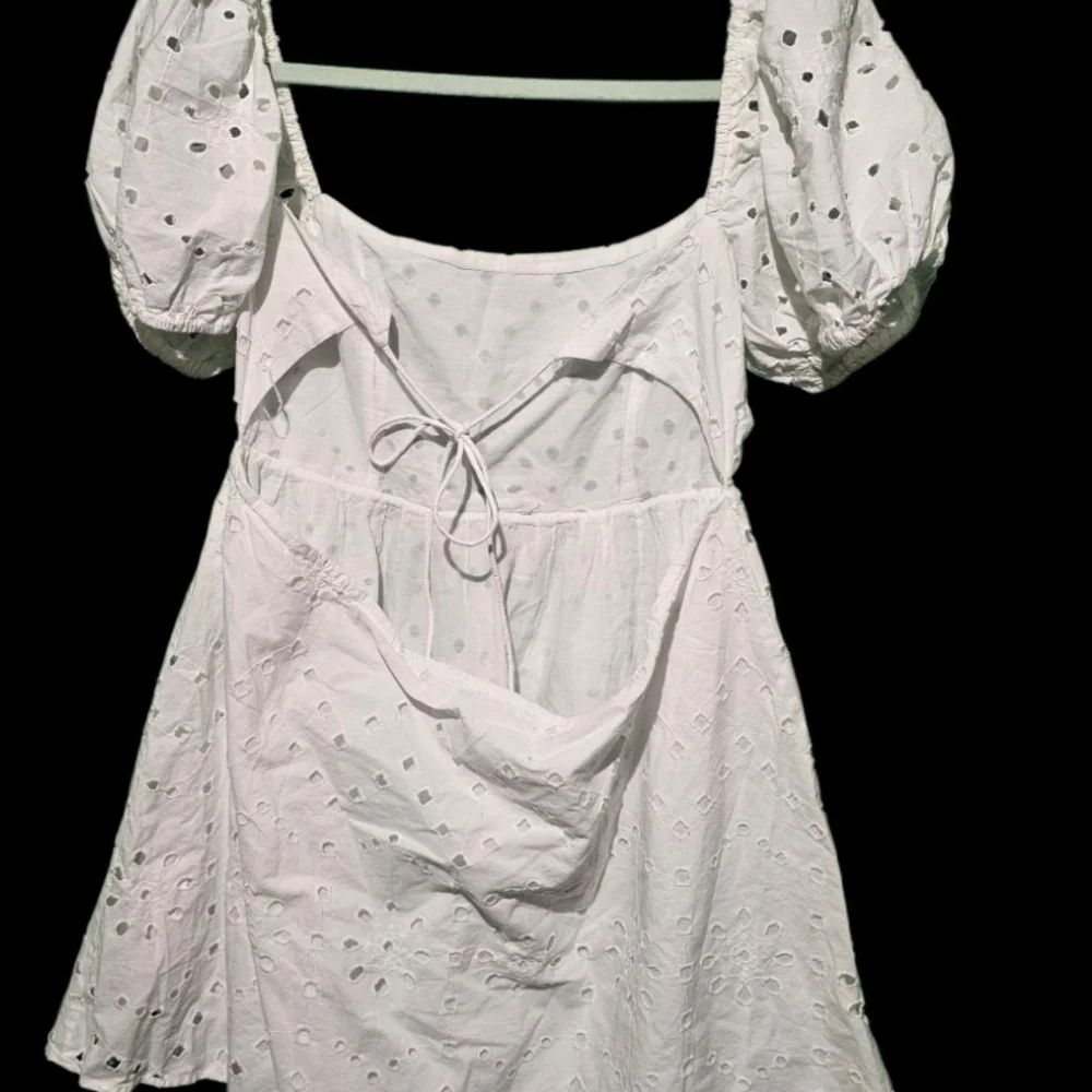 Zara White Eyelet Dress EUC Medium No Stains No Rips No holes - Picture 4 of 5